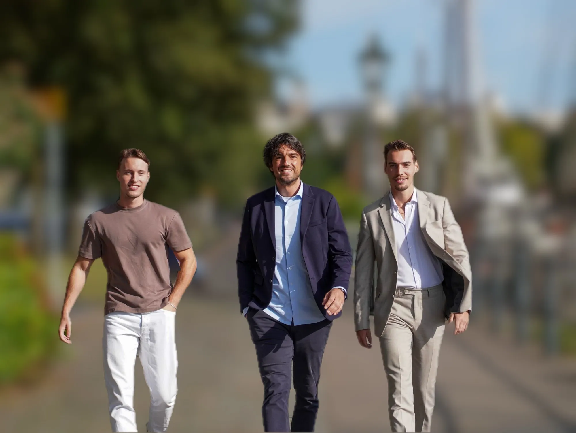 Bastiaan Stedehouder, Robin Buzink en Robin Sonsma lopen langs de kade
